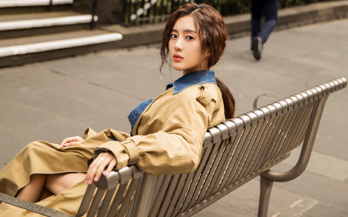 做团扇学“点蓝” 台湾大学生沉浸式体验传统非遗技艺